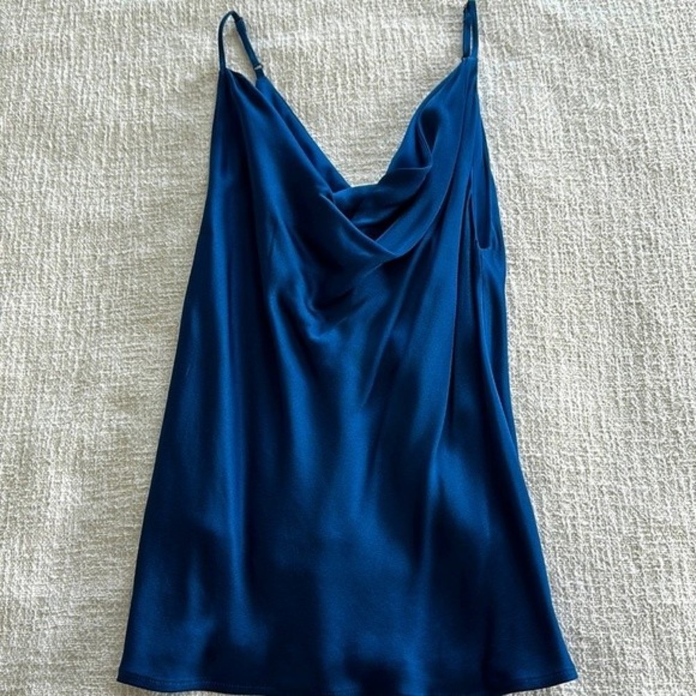 NWOT Gold Hawk 100% Polyester Top